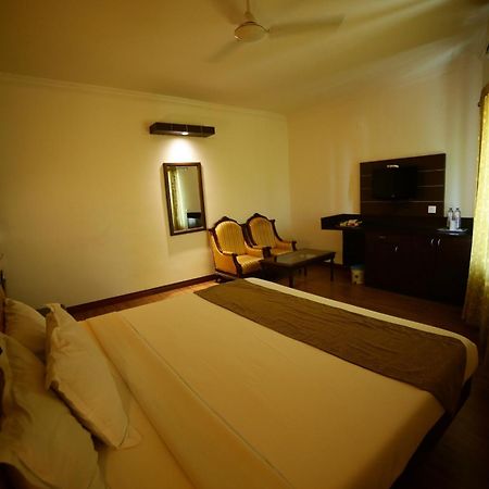 Hotel The Vyshakh Guruvāyūr Esterno foto