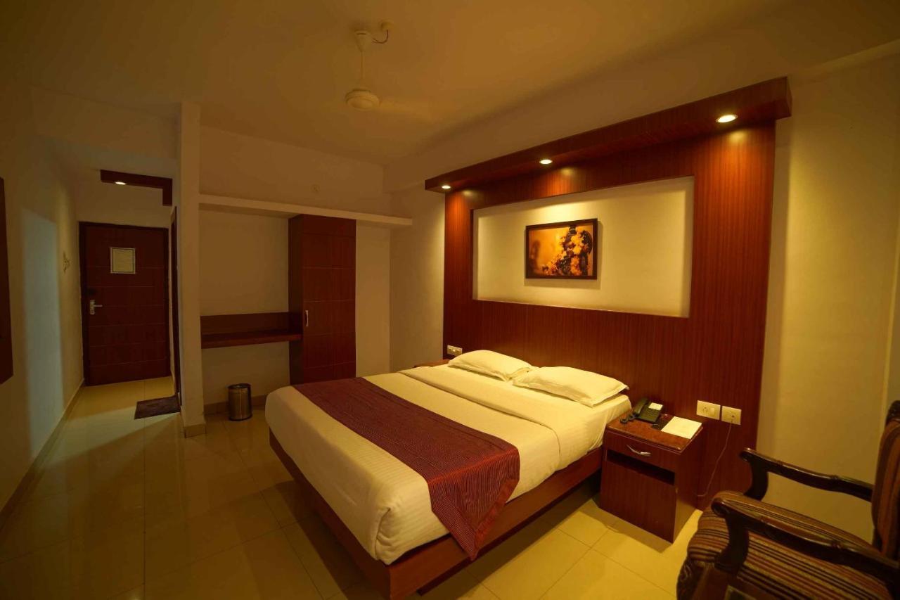 Hotel The Vyshakh Guruvāyūr Esterno foto