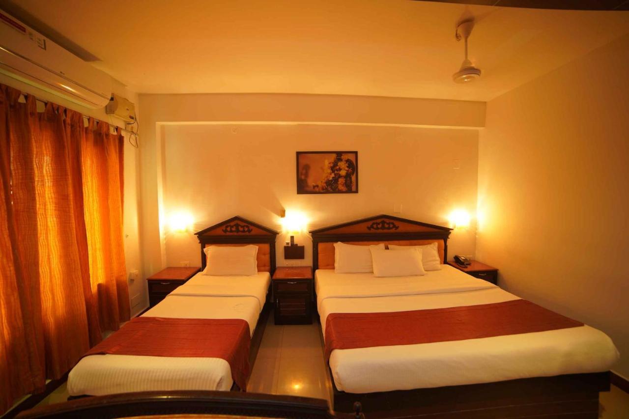 Hotel The Vyshakh Guruvāyūr Esterno foto