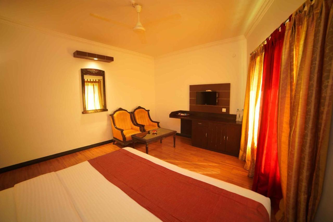 Hotel The Vyshakh Guruvāyūr Esterno foto