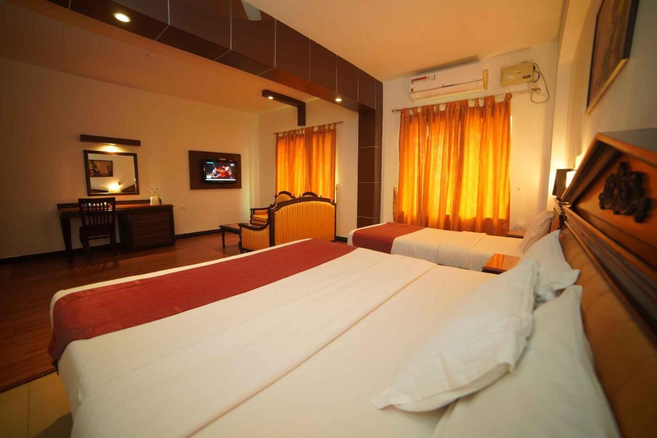 Hotel The Vyshakh Guruvāyūr Esterno foto