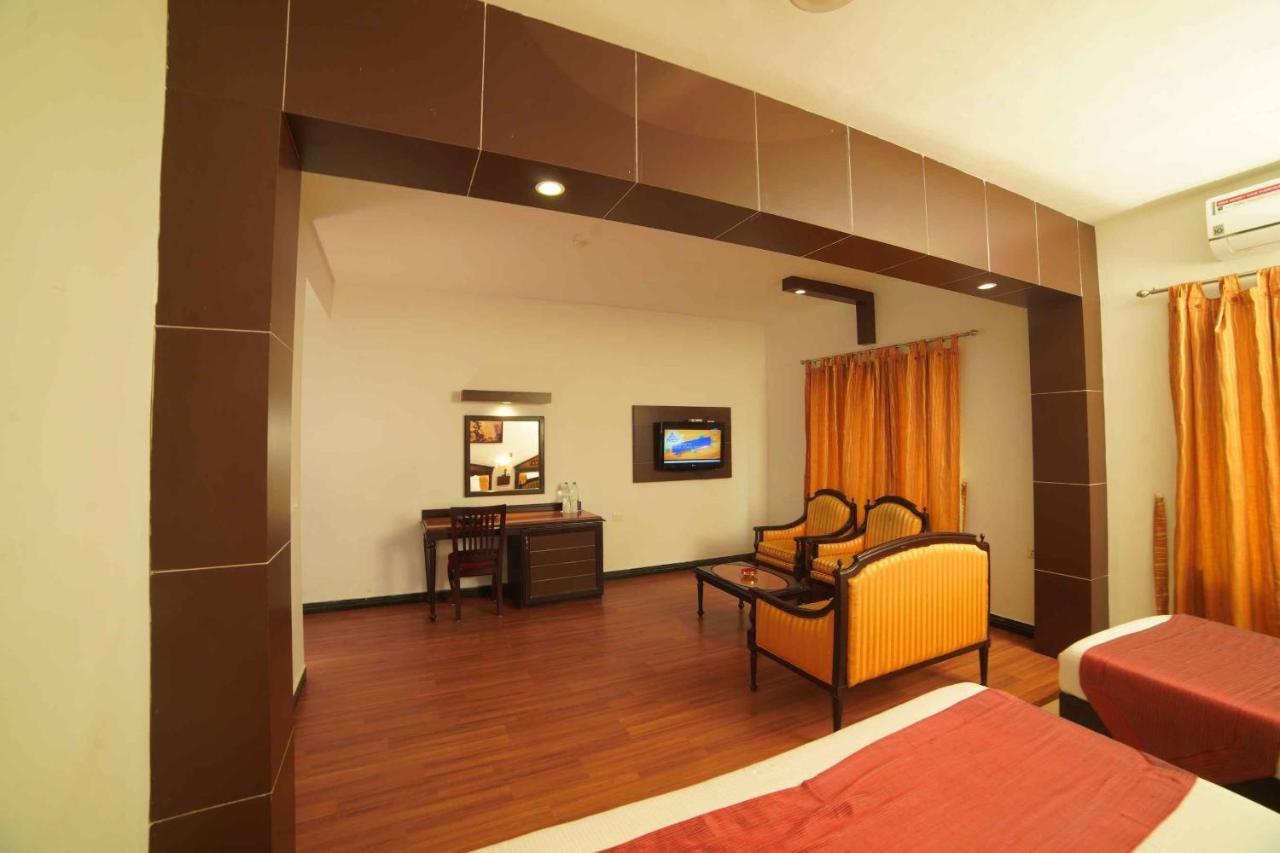 Hotel The Vyshakh Guruvāyūr Esterno foto