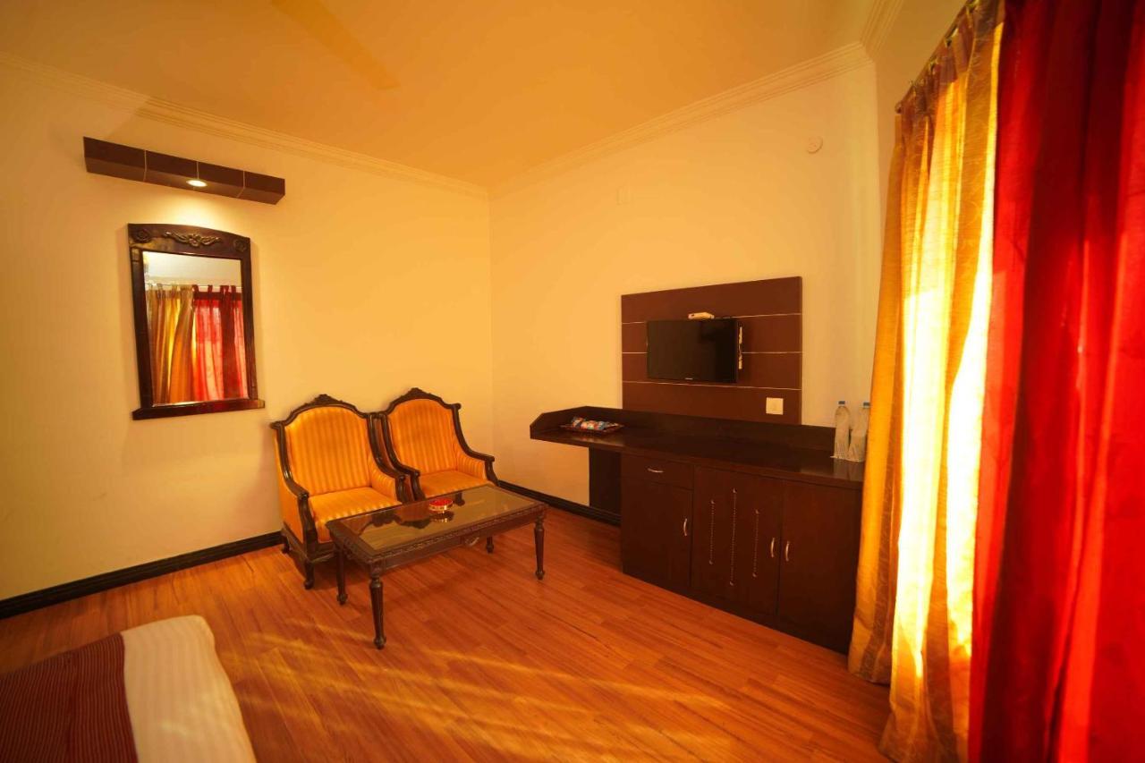 Hotel The Vyshakh Guruvāyūr Esterno foto