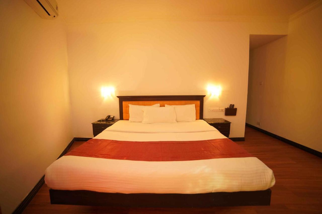 Hotel The Vyshakh Guruvāyūr Esterno foto