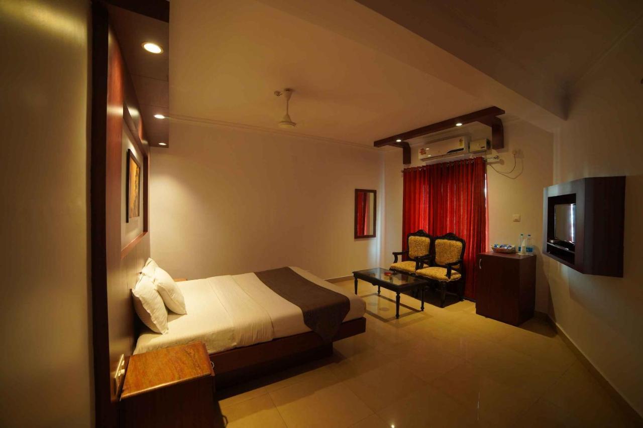 Hotel The Vyshakh Guruvāyūr Esterno foto