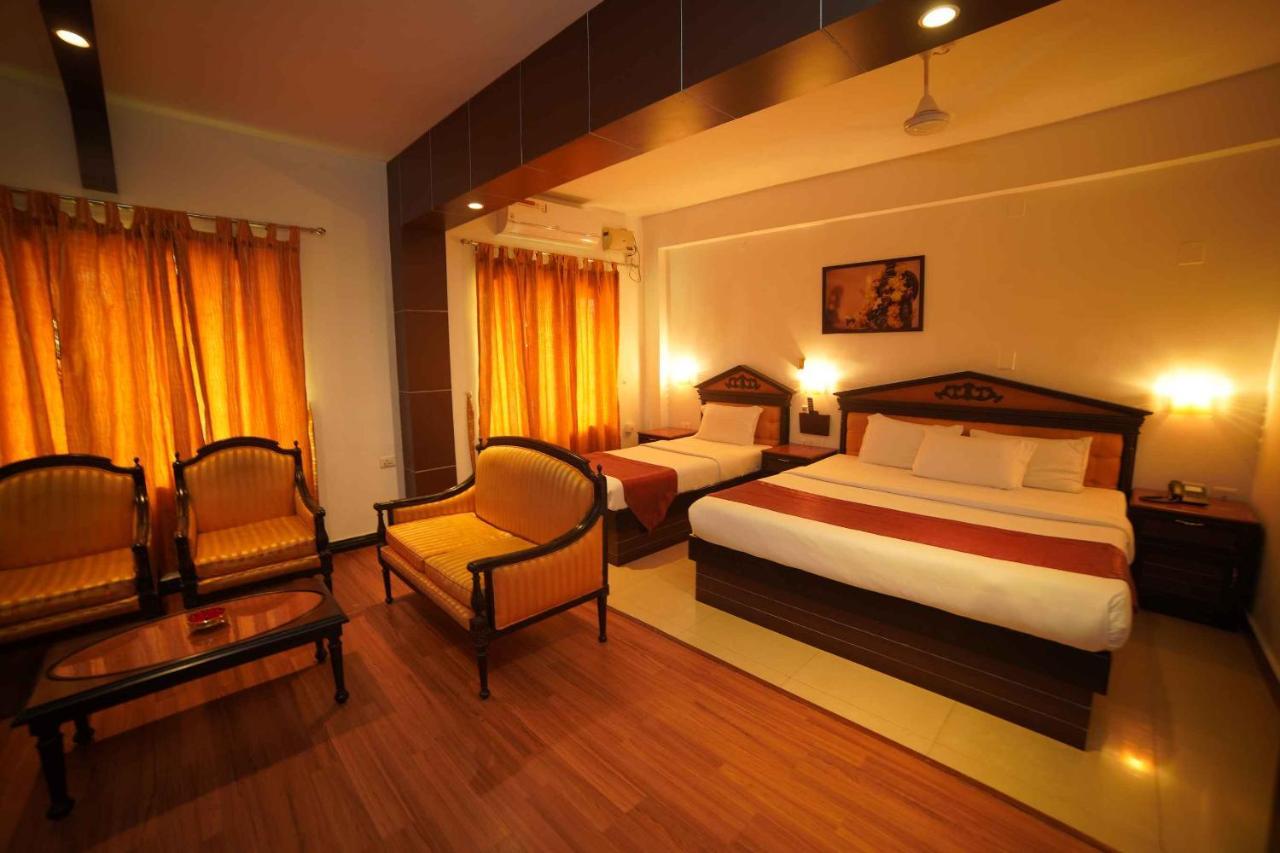 Hotel The Vyshakh Guruvāyūr Esterno foto