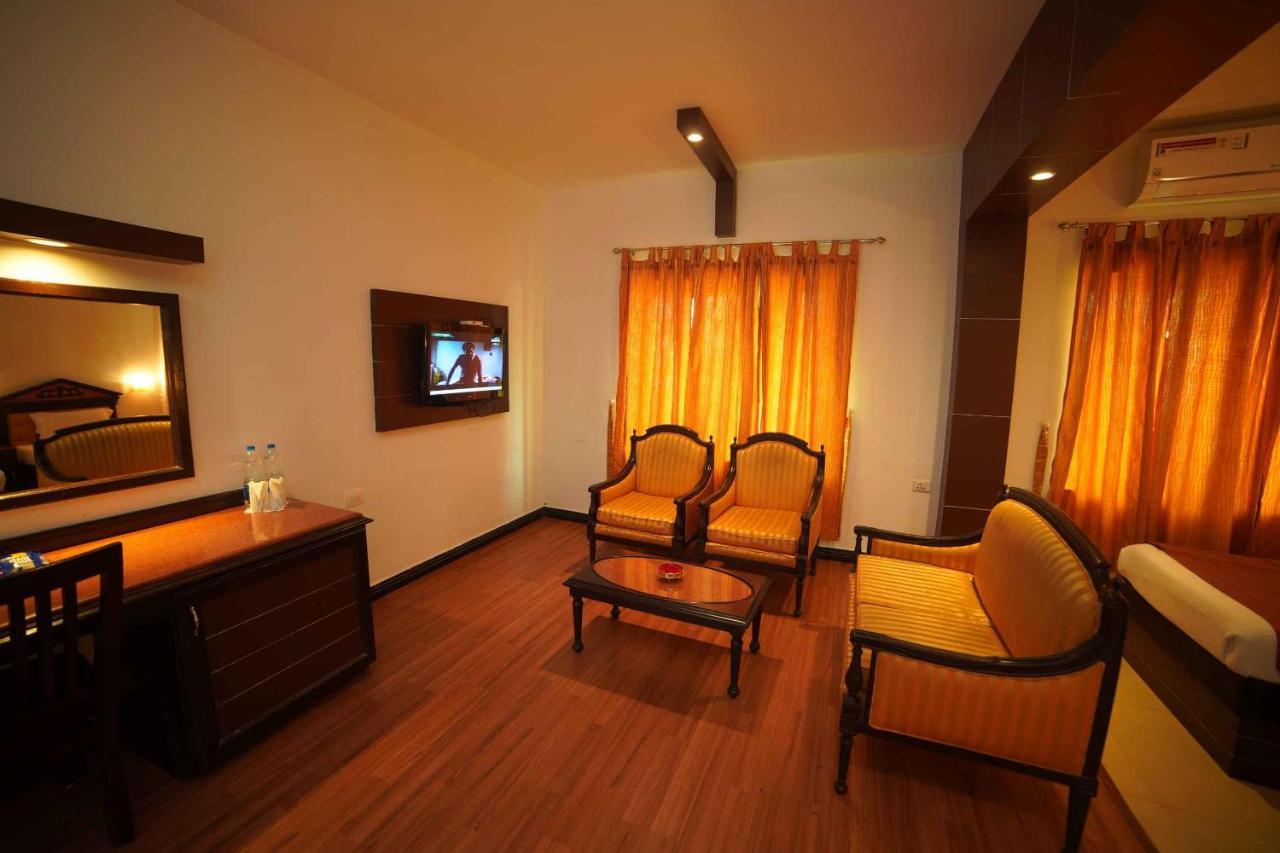Hotel The Vyshakh Guruvāyūr Esterno foto