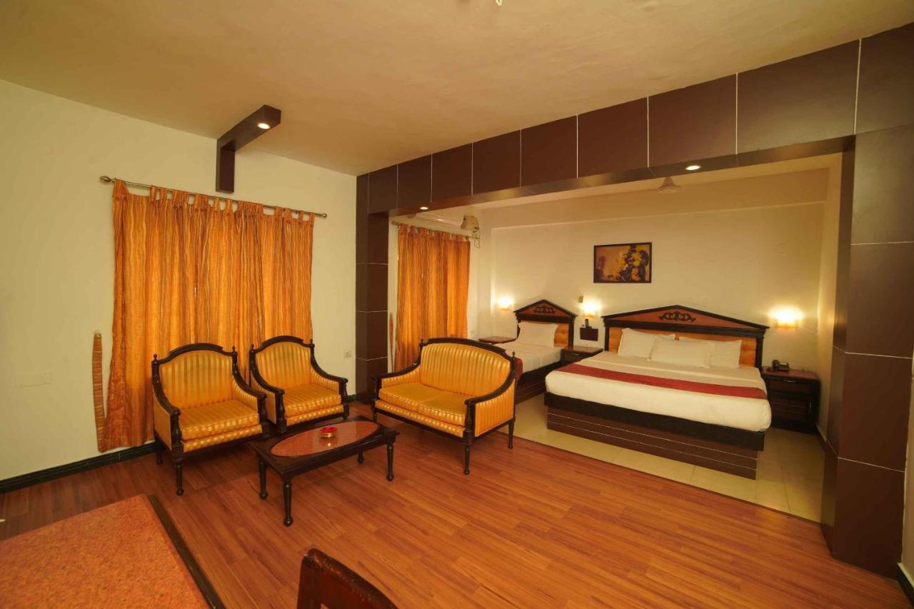 Hotel The Vyshakh Guruvāyūr Esterno foto
