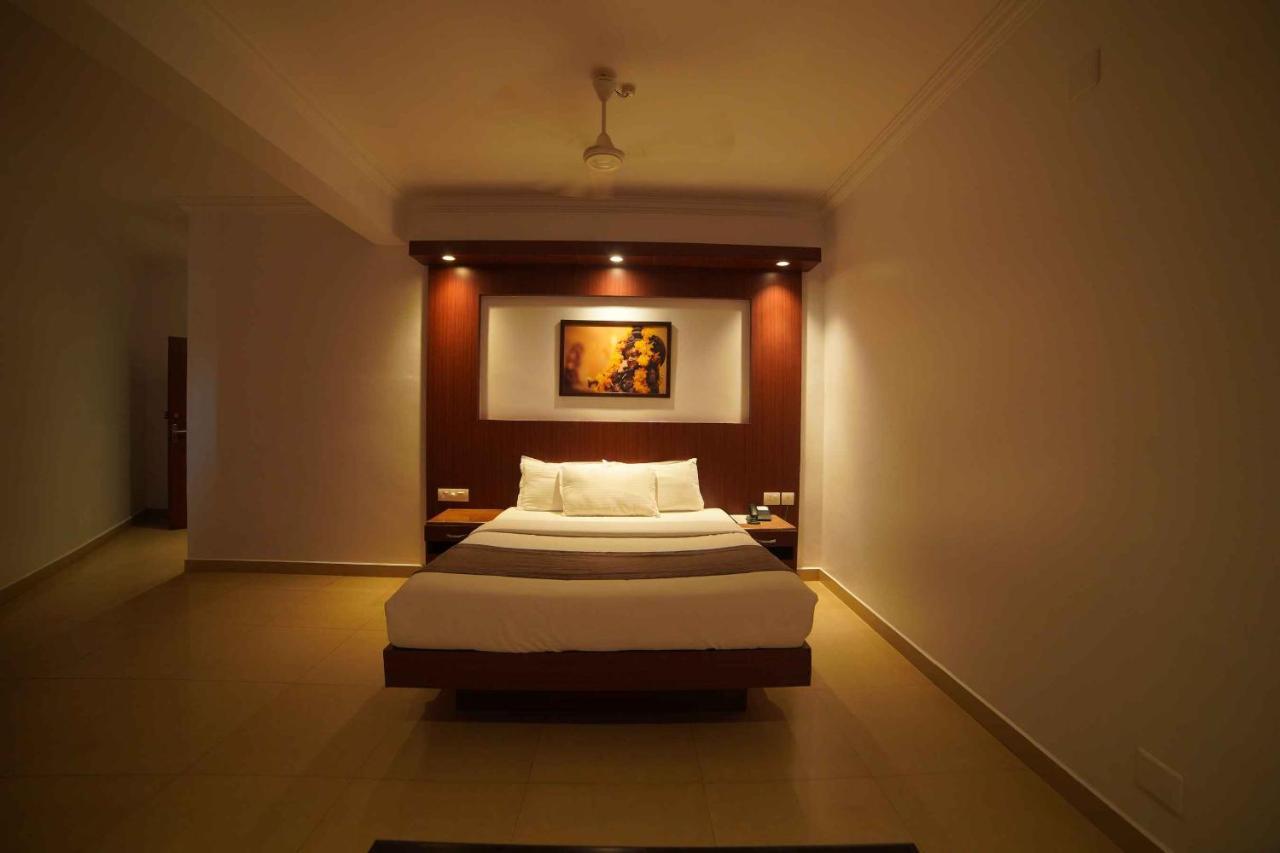 Hotel The Vyshakh Guruvāyūr Esterno foto