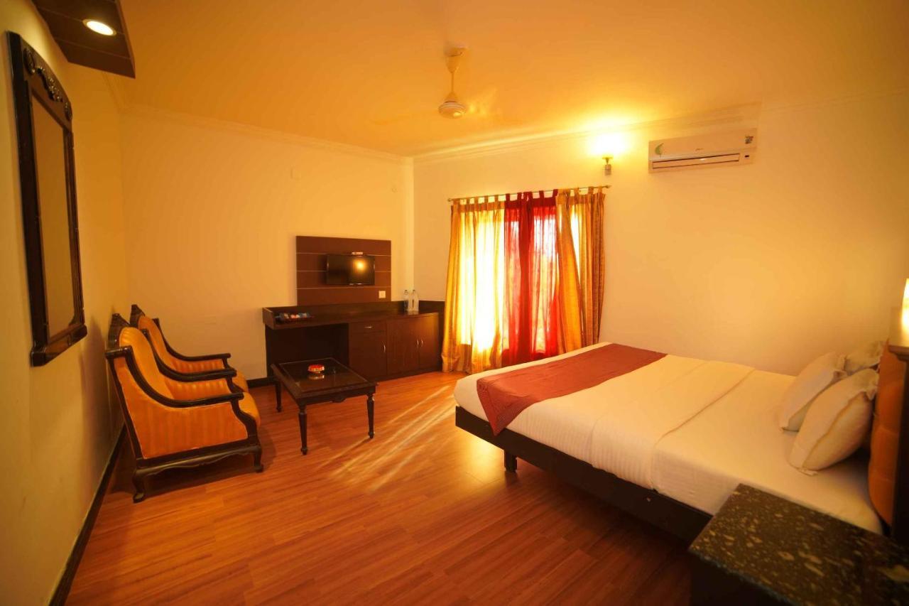 Hotel The Vyshakh Guruvāyūr Esterno foto