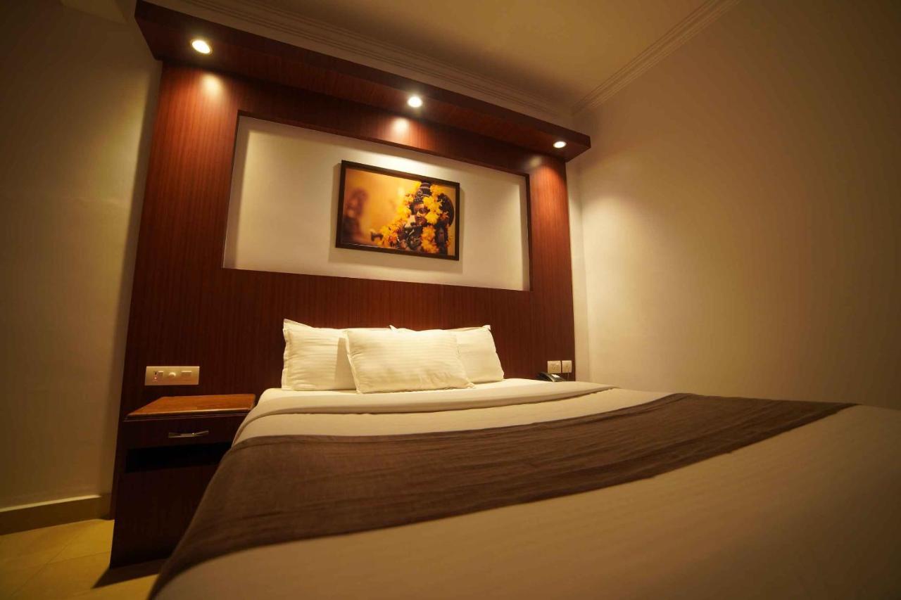 Hotel The Vyshakh Guruvāyūr Esterno foto