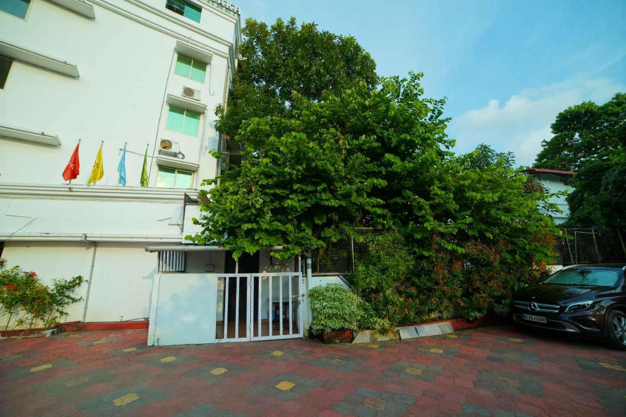 Hotel The Vyshakh Guruvāyūr Esterno foto