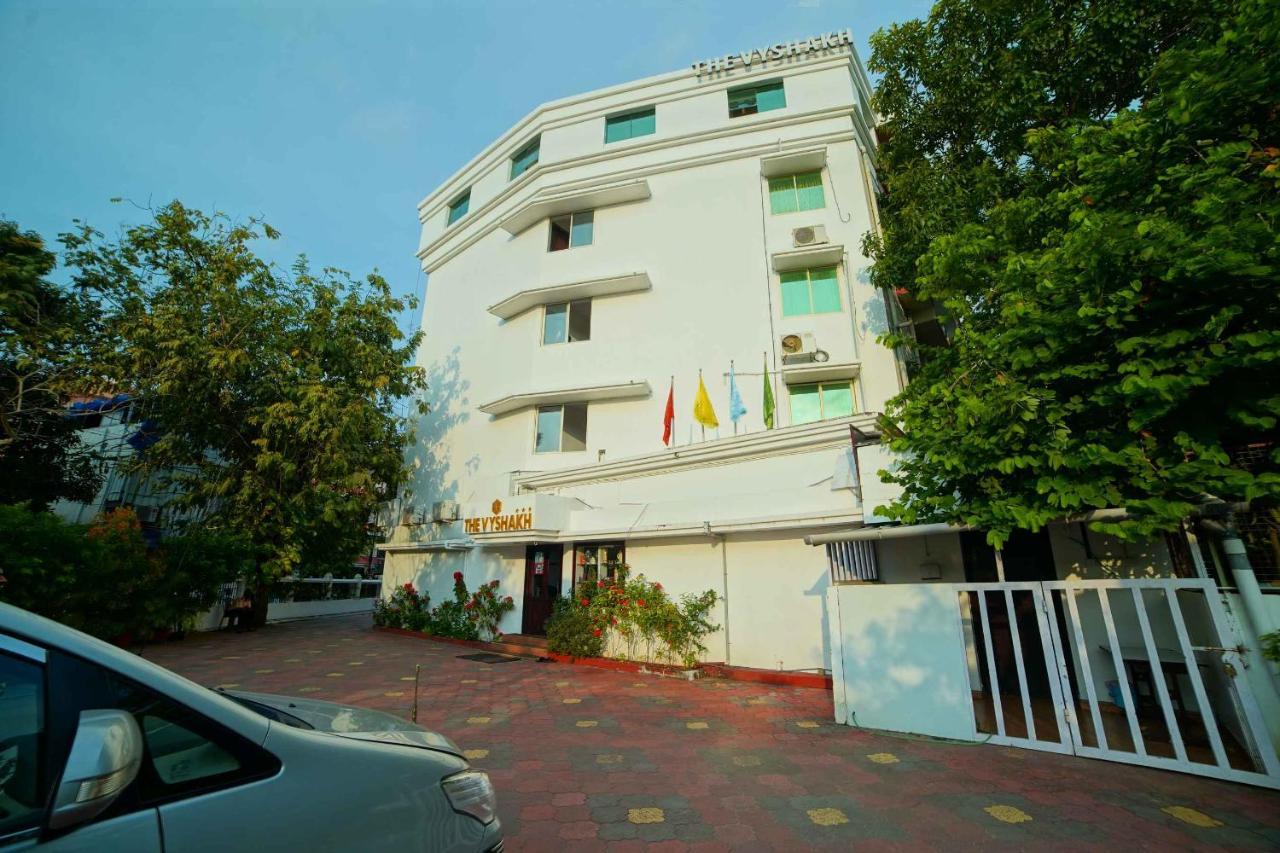Hotel The Vyshakh Guruvāyūr Esterno foto