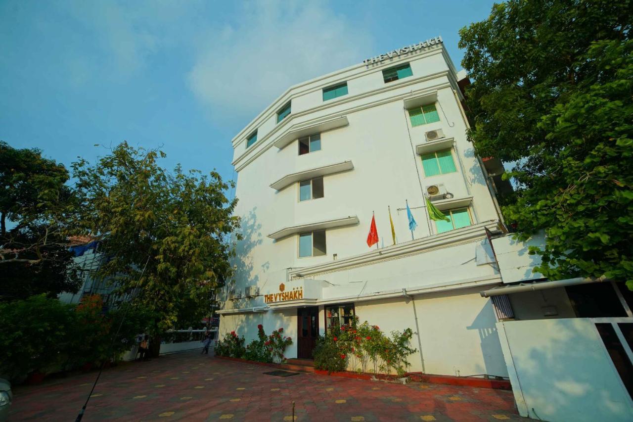 Hotel The Vyshakh Guruvāyūr Esterno foto