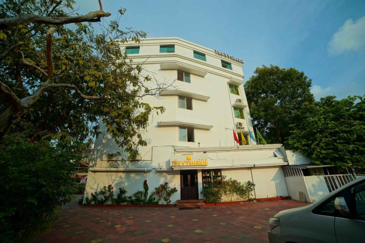 Hotel The Vyshakh Guruvāyūr Esterno foto